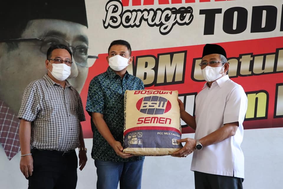 Semen Bosowa Serahkan Bantuan CSR 1.000 Zak Semen ke Pemprov Sulbar